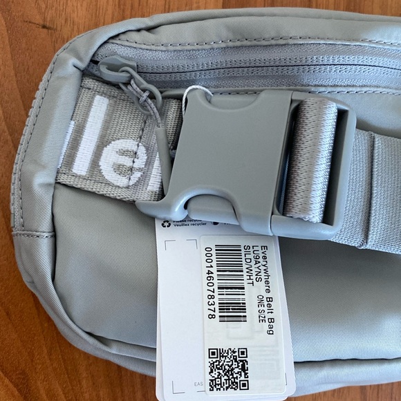 ❤️ Lululemon Extended Strap Everywhere Belt Bag Wordmark Silver Drop/White NWT - Picture 8 of 9